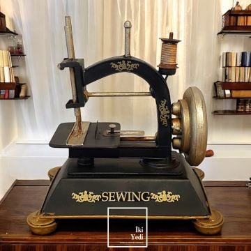 Vintage Dikiş Makinesi Maketi Dekoratif Metal Obje Retro Tarz Hediyelik Ev ve Ofis Dekorasyonu Şık