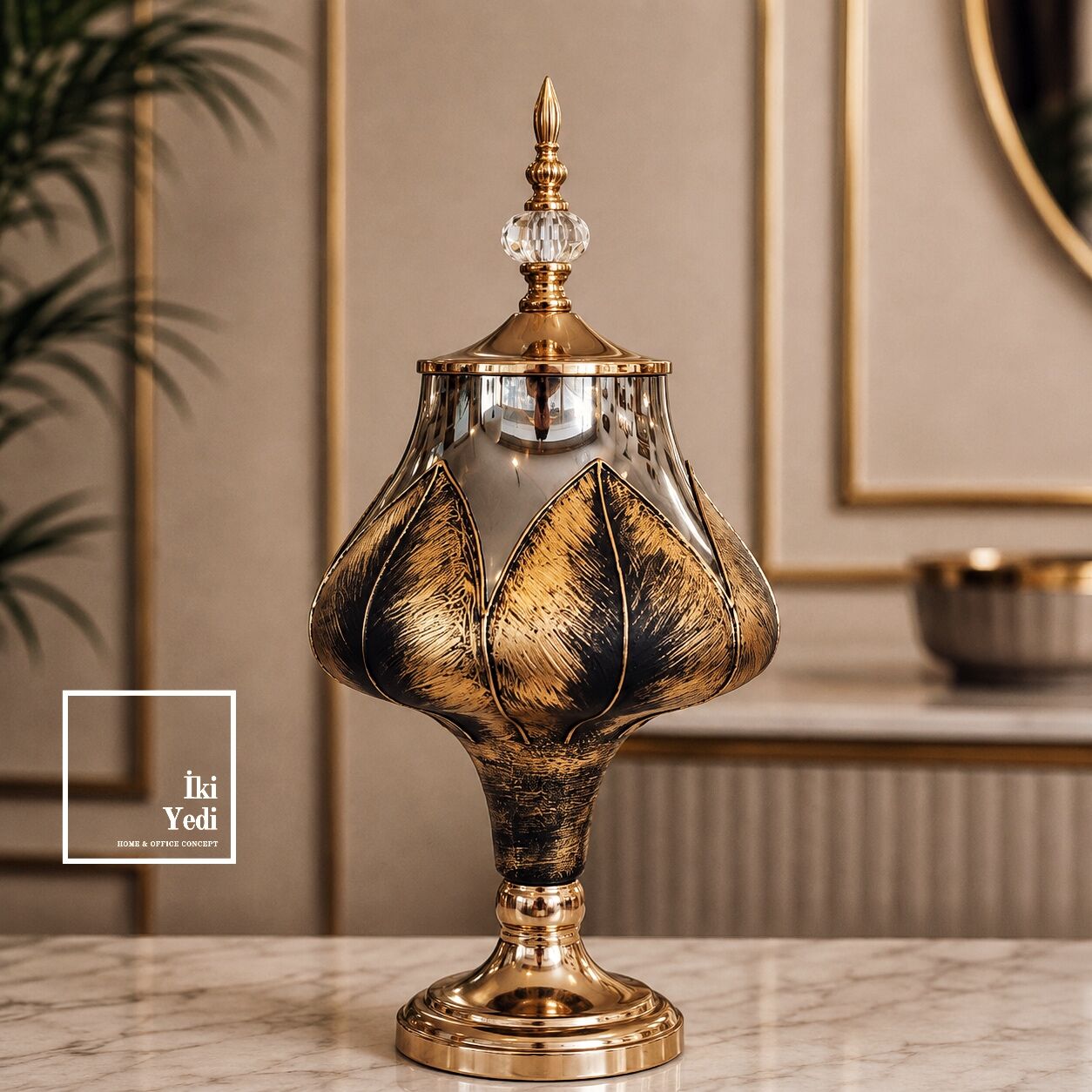Osasuna 773 Lüks Dekoratif Kapaklı Küp Vazo - Altın Varaklı Yaprak Desenli Büyük Boy Cam Obje 46 cm