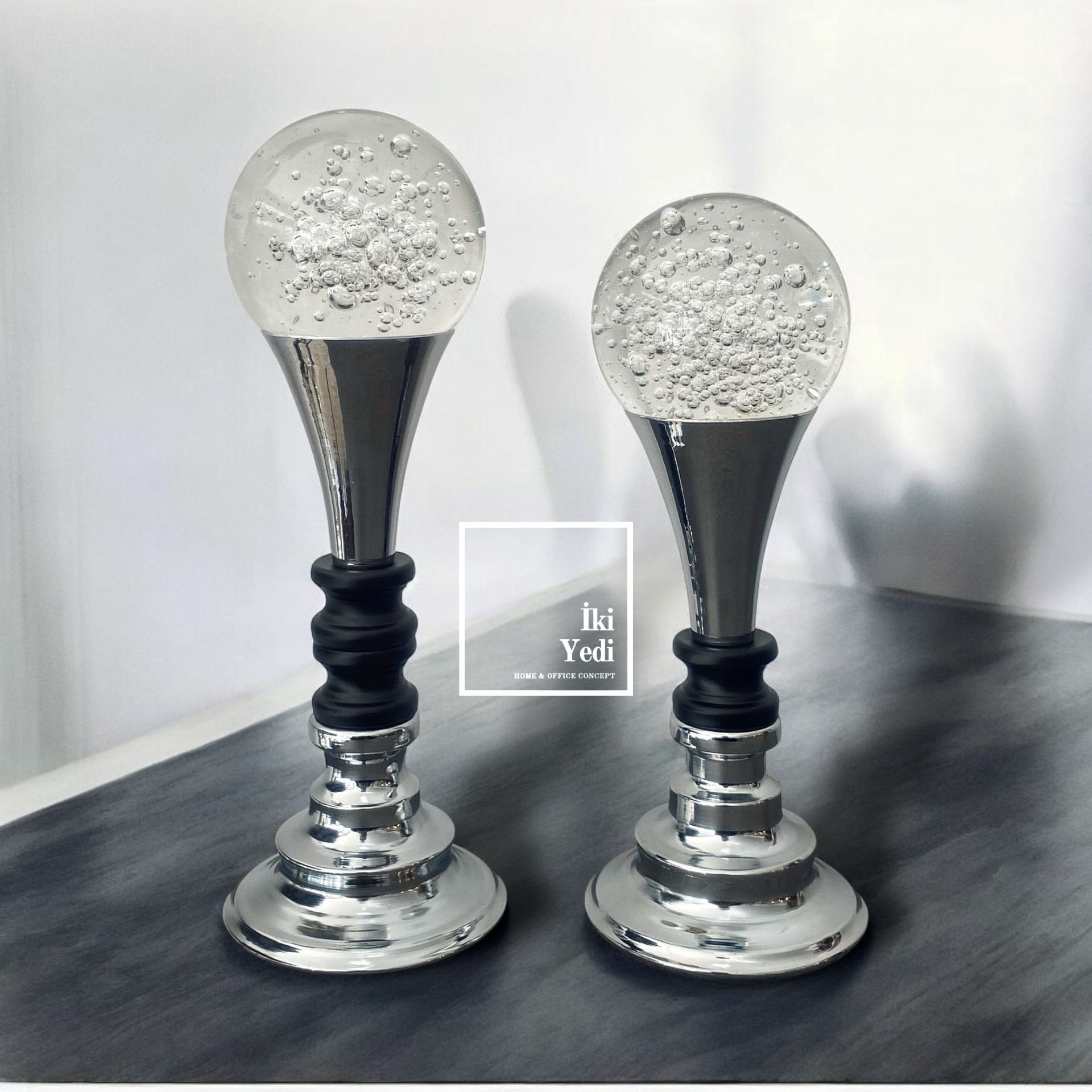 Bonnard 2'li Cam Küreli Metal Obje, Modern Dekoratif Süs Eşyası, Krom Gri Ev Ofis Hediyesi