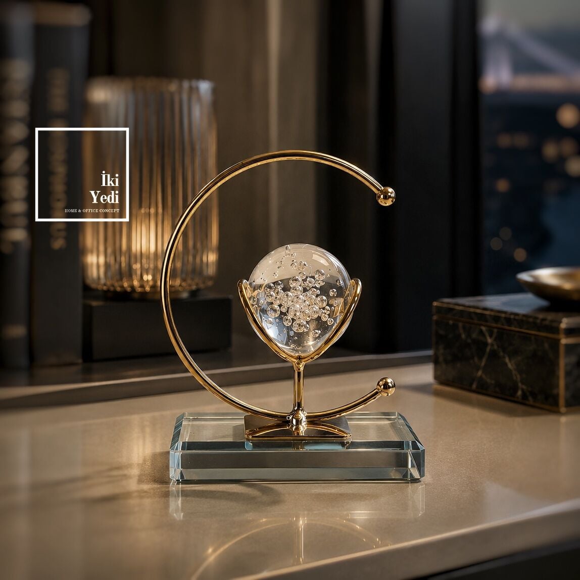 Hilal Gold Metal Masaüstü Objesi Kristal Cam Küreli Modern Ev Ofis Dekorasyonu 14.5 cm Hediyelik
