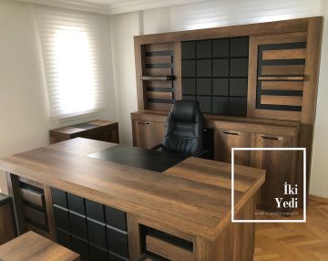 Nemesis Deri Kaplamalı Üniteli Makam Oda Takımı Patron Ofis Mobilyası Büro Mobilyaları Yönetici Masası Açılır Bölmeli Koltuklu