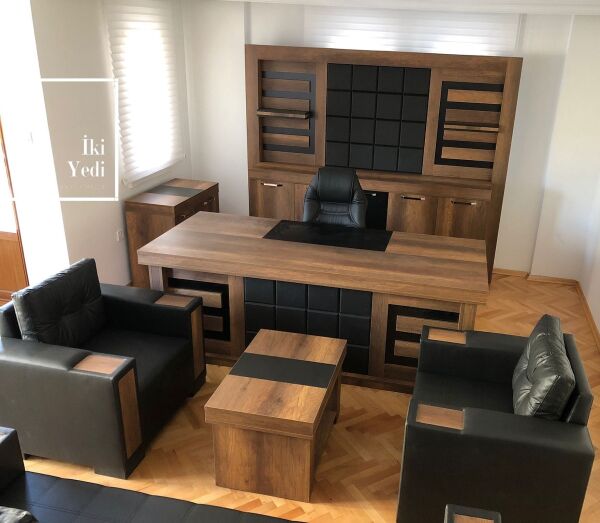 Nemesis Deri Kaplamalı Üniteli Makam Oda Takımı Patron Ofis Mobilyası Büro Mobilyaları Yönetici Masası Açılır Bölmeli Koltuklu