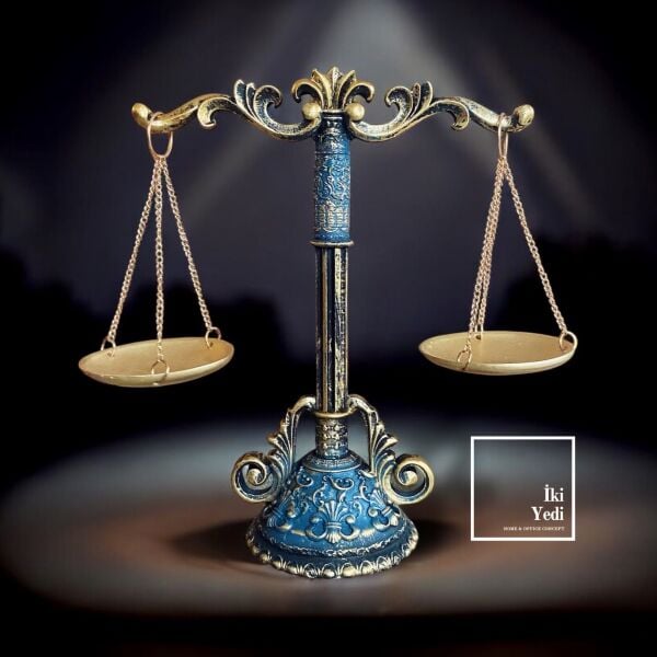 Titovan Adalet Terazisi Figürü – Hukuk Temalı Ofis Dekoru, Avukata Hediyelik Adalet Sembolü Obje