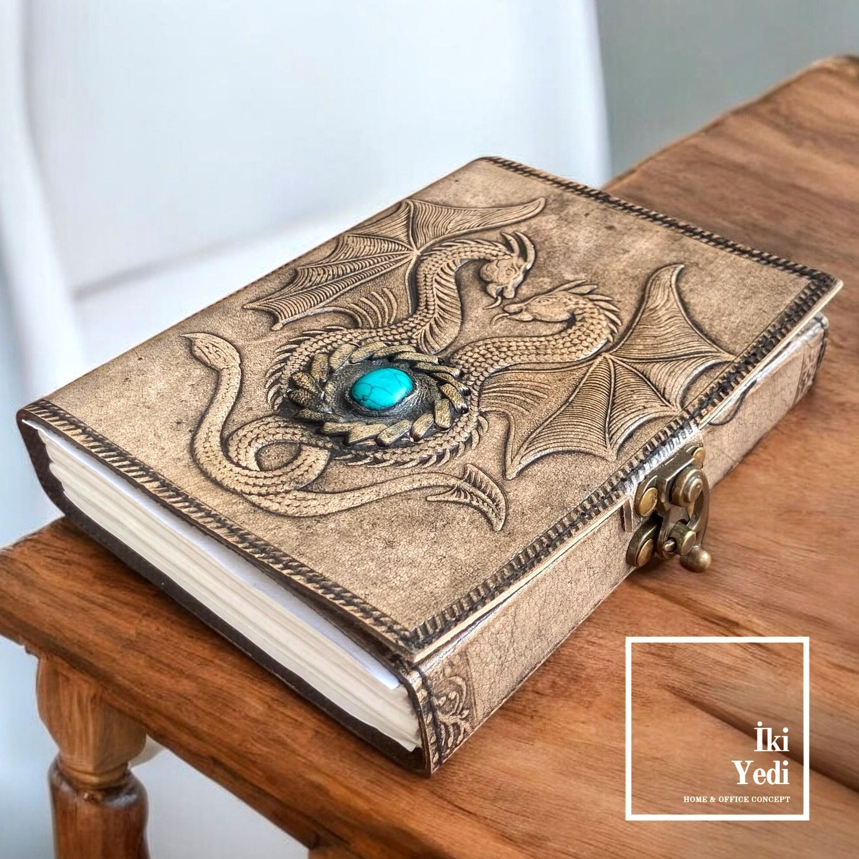 Ejderha Desenli Deri Defter – El Yapımı Turkuaz Taşlı Vintage Günlük & Anı Defteri Hediyelik