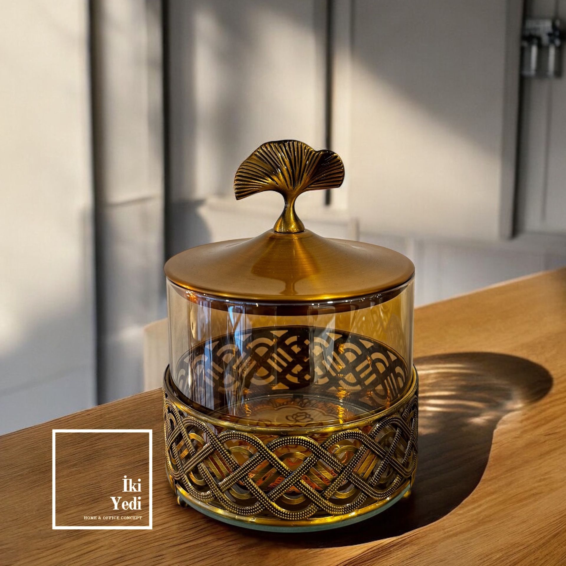 Jasper 77-3 Metal Kapaklı Cam Kase, Dekoratif İkramlık, Lüks Ev & Ofis Hediyesi Obje