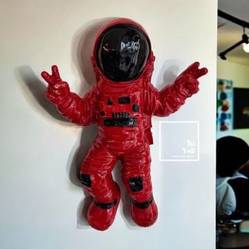Tobby 45 cm Kırmızı Astronot Duvar Dekoru – Dekoratif Obje, Konsept Ev ve Ofis Hediyelik Ürün