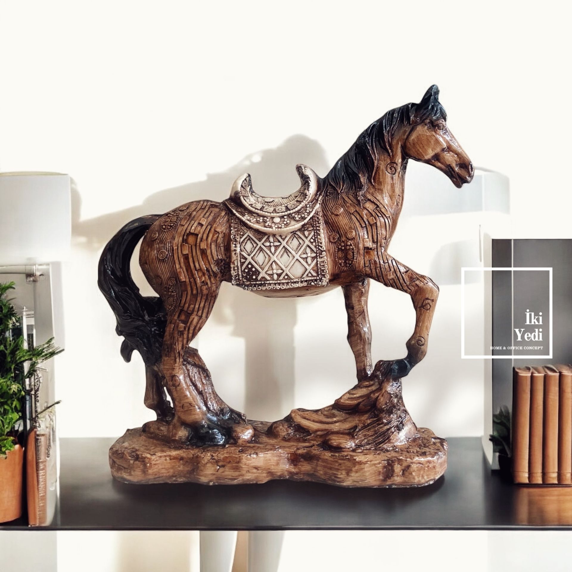 Rhone 77-2 Ahşap Görünümlü Etnik At Heykeli – Karakterli Alanlar İçin Ev Dekorasyonu Ofis Hediyesi