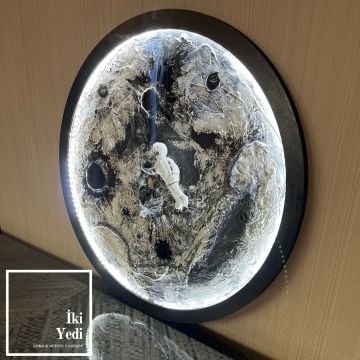 MoonFlow 80 cm Ledli Işıklı Rölyef Pano Tablo Epoksili Ay Astronot ve Geri Akış Tütsülük Lüks Duvar Dekorasyonu Unutulmaz Hediyelik Sıradışı Hediyeler