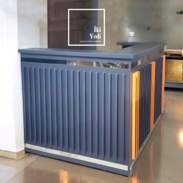 Francisco 180 x 130 cm L Model VIP Karşılama Bankosu Resepsiyon Danışma Masası Desk Para Kasası Ofis Mobilyaları Gri Krom Turuncu