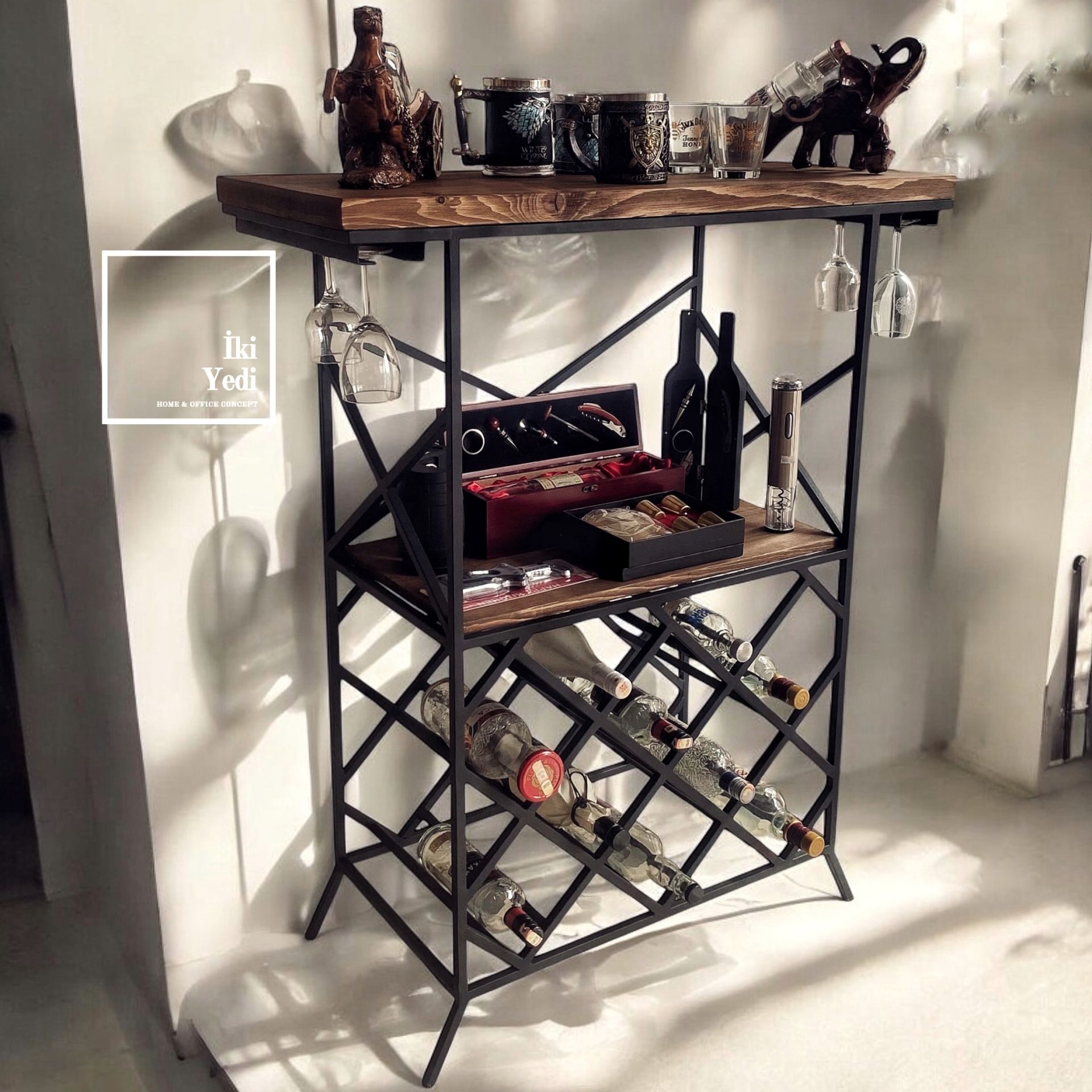 Bagnos 12 Şişe Bölmeli Kadeh Asmalı Siyah Metal Masif Ağaç Şaraplık Dolap İçki Kabini Bar Masası Bistro Endüstriyel Mobilyalar