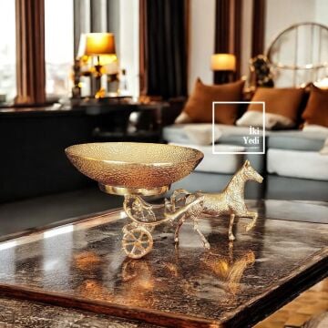 Hugo At Figürlü Gold Dekoratif Sunum Kasesi Şık At Arabası Tasarımı Sofralar ve Dekor İçin Ofis Ev