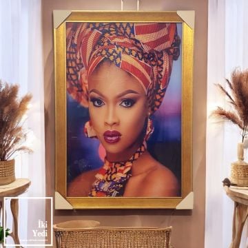 Makena Gold Çerçeveli 70x100 Cam Tablo Afrikalı Kadın Temalı Renkli Lüks Duvar Dekoru
