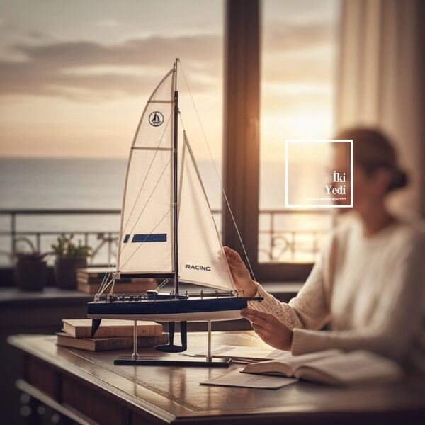 Quero Yelkenli Gemi Maketi 78 cm Büyük Boy Yarış Teknesi Dekoratif Denizcilik Objeleri Racing Boat