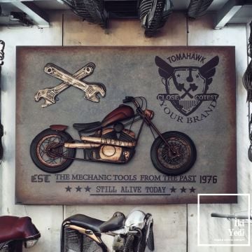 Tomahawk 1976 Kabartmalı Motosiklet 60 x 80 cm Metal Pano Tablo Vintage Duvar Dekoru Retro Dekorasyon