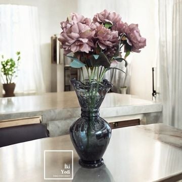 Dijon Füme Cam Vazo – Sadeliğin Zarafetiyle Şıklığı Buluşturan Ev & Ofis Dekoru