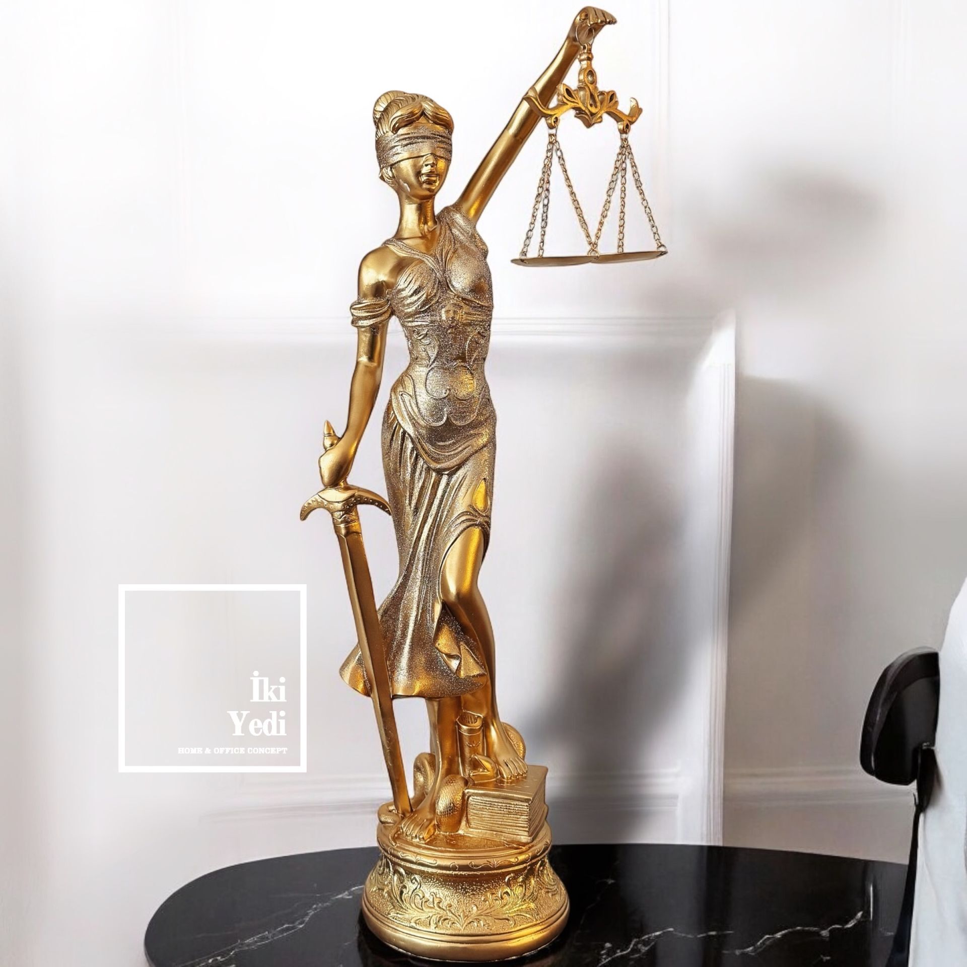 Adalet Tanrıçası Heykeli 56 cm – Simli Gold Themis Biblo, Lady Justice, Hukuk Ofisi Hediyesi