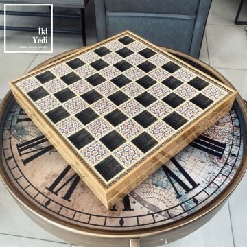 Huxley Hatem Desenli Açılır Hazneli Ahşap Satranç Takımı Satranç Seti Hediyelik Lüks Koleksiyon