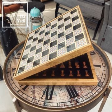 Huxley Hatem Desenli Açılır Hazneli Ahşap Satranç Takımı Satranç Seti Hediyelik Lüks Koleksiyon
