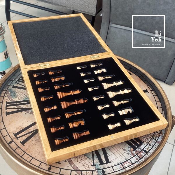 Huxley Hatem Desenli Açılır Hazneli Ahşap Satranç Takımı Satranç Seti Hediyelik Lüks Koleksiyon