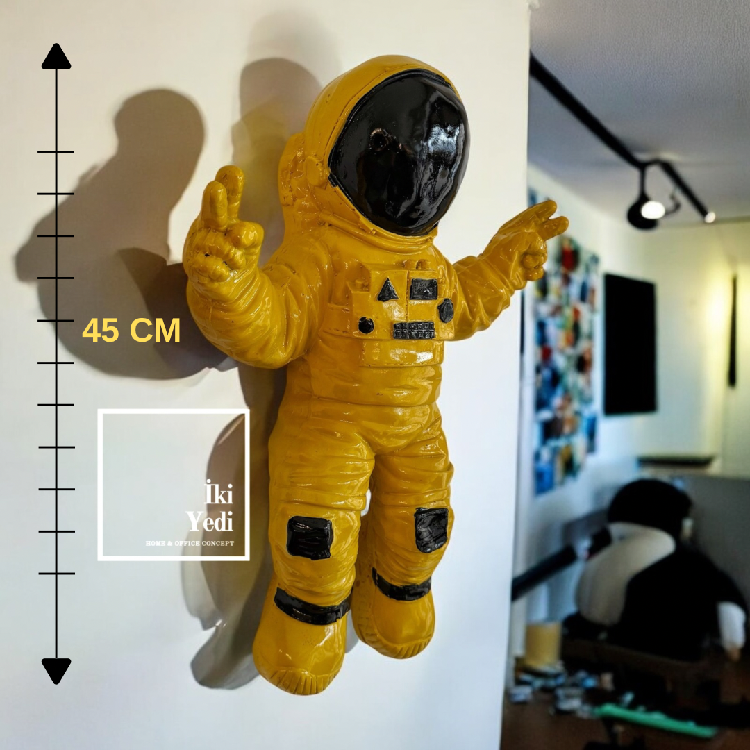 Tobby 45 cm Sarı Astronot Duvar Dekoru – Dekoratif Obje, Konsept Ev ve Ofis Hediyelik Ürün