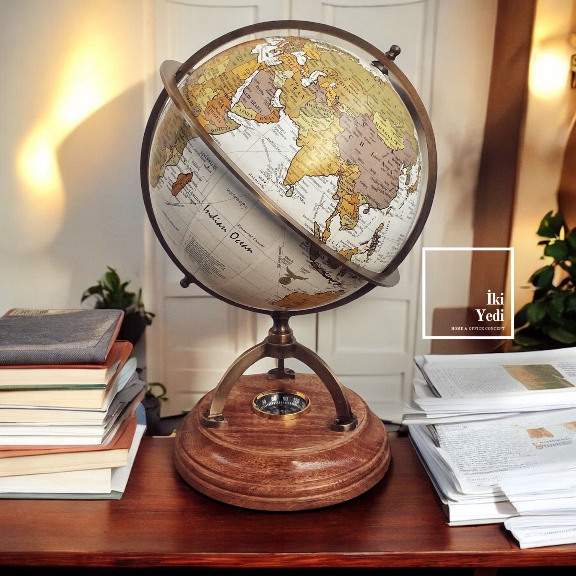 Sung Ahşap Ayaklı Beyaz Dünya Küresi, Pusulalı Yerküre Obje, Ofis Ev Dekoratif Hediyelik Aksesuar