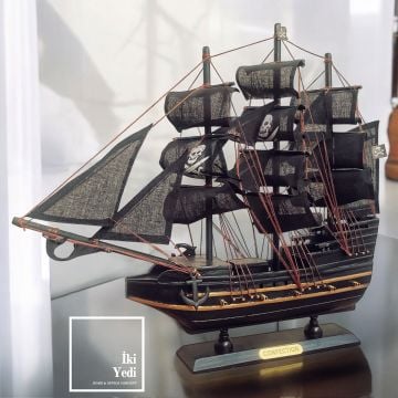 Thauvin 40 cm Siyah Korsan Ahşap Gemi Maketi – Kurukafa Figürlü Yelkenli Obje Denizcilik Dekorasyon