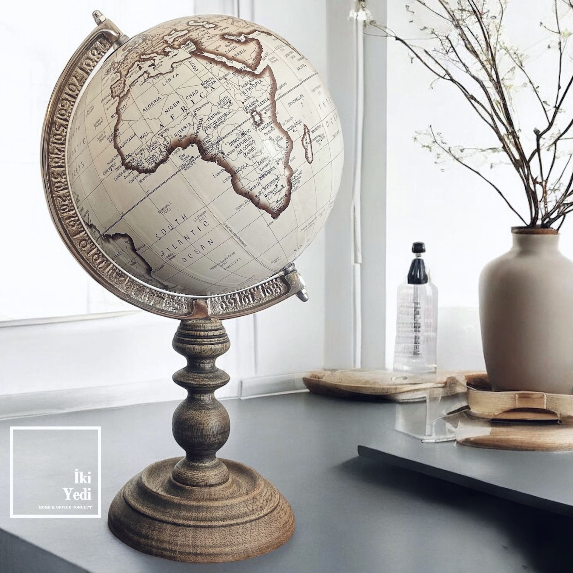 Alabama Ahşap Ayaklı Beyaz Dünya Küresi, Metal Kaideli Büyük Yerküre, Ofis Ev Dekoratif Hediye