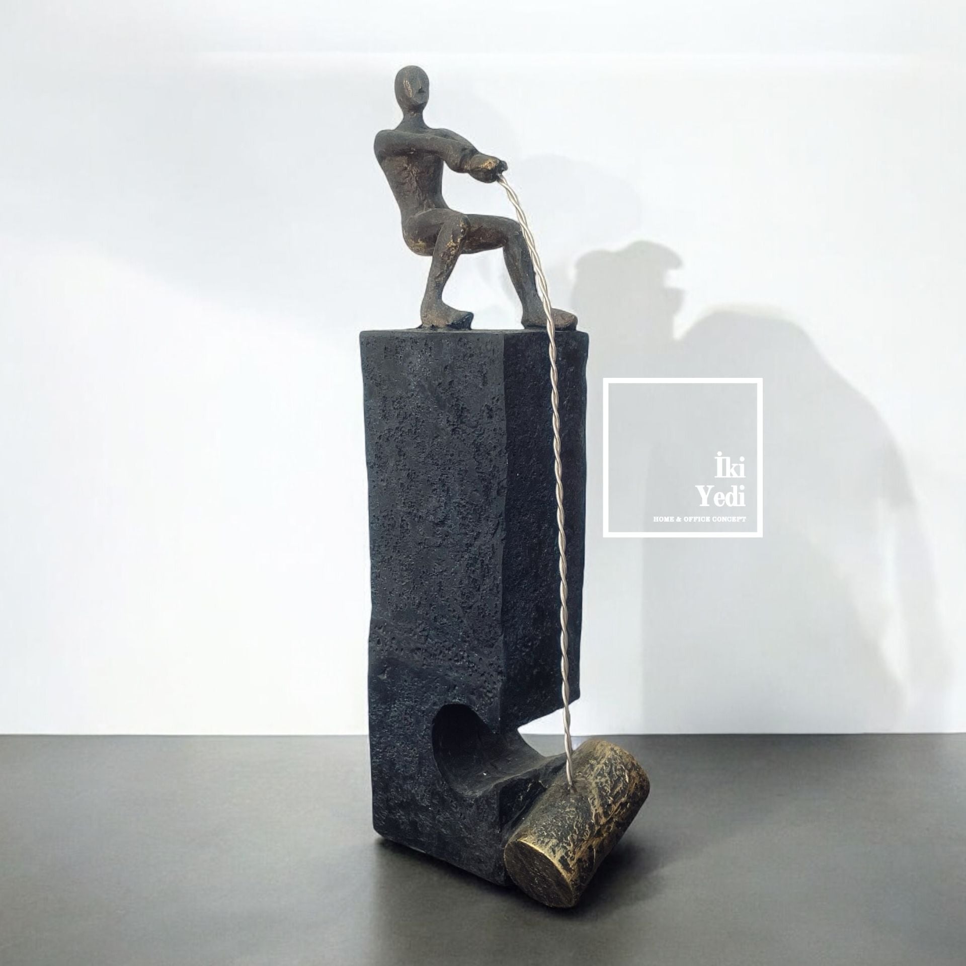 Johann 77-4 Yukarı Taş Çeken Adam Dekoratif Obje Anlamlı Hediyelik Dekorlar Ev Ofis Hediyesi Biblo