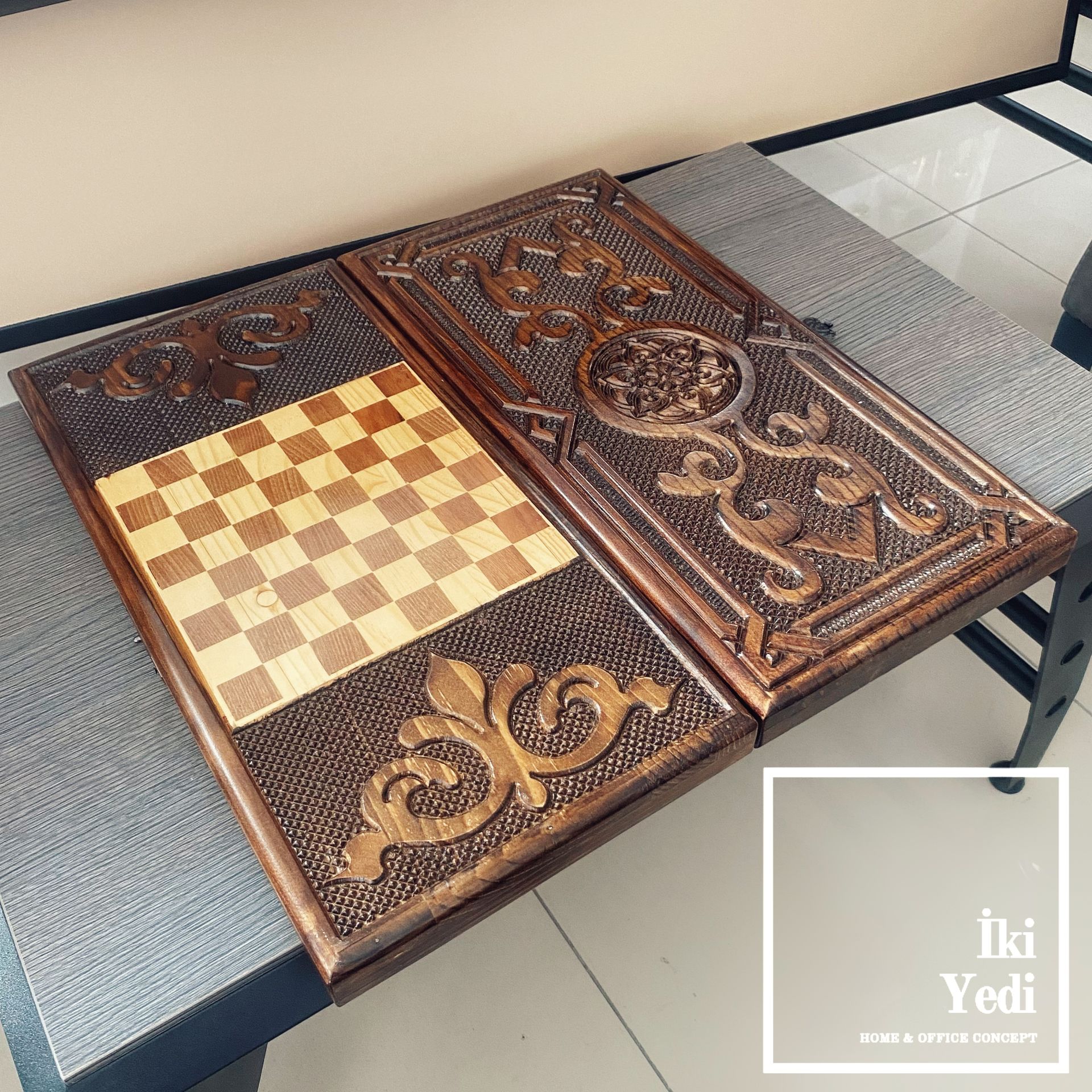 Lauren Oymalı Masif Ağaç Tavla Takımı Ahşap Satranç ve Dama Çift Taraflı Antik Lüks Koleksiyon Ürünü Backgammon Motifli Unutulmaz Hediye