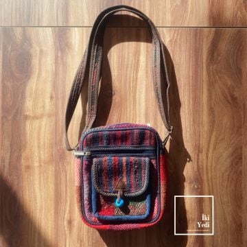 Corea 77-1 Etnik Desenli El Dokuma Çapraz Çanta – Bohem Tarz Renkli Kumaş Kadın Omuz Çantası