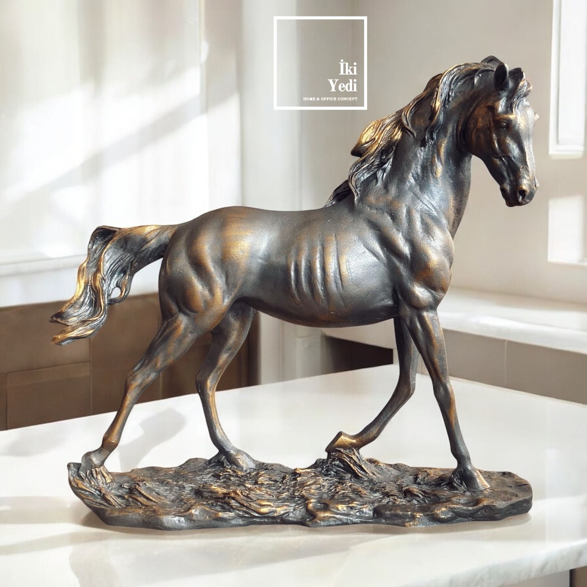 Kellough Dekoratif At Heykeli – Bronz Görünümlü Özgürlük ve Güç Temalı Biblo, Ev ve Ofis Masaüstü Objesi Hediyelik