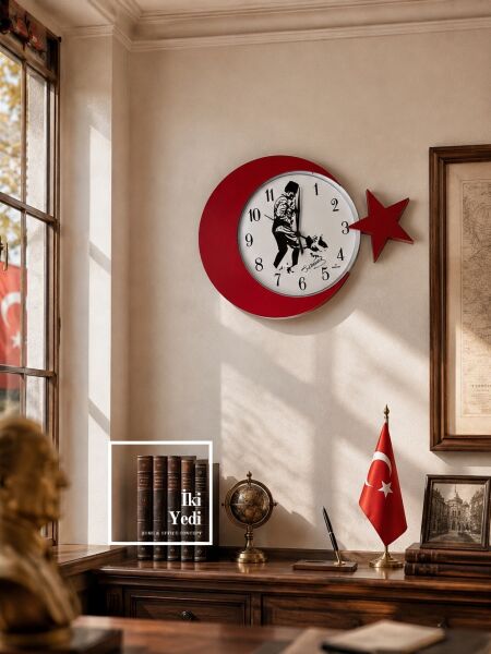 Atatürk Görselli Ay Yıldız Tasarım Sessiz Akar Mekanizmalı Kırmızı Beyaz Ucuz Ev Ofis Duvar Saati