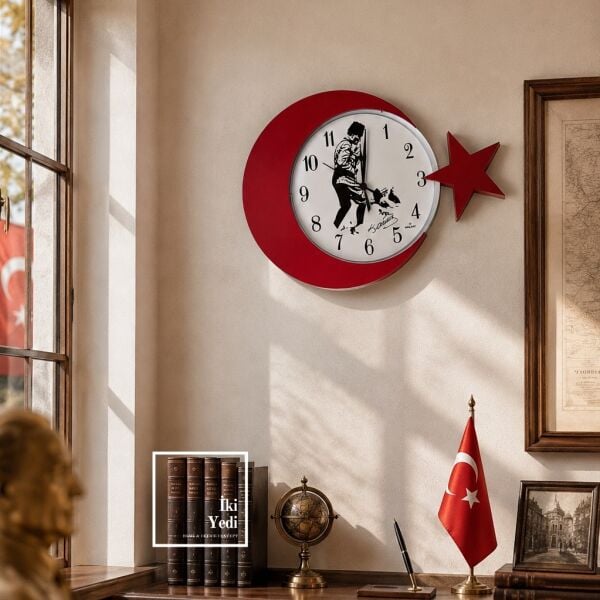 Atatürk Görselli Ay Yıldız Tasarım Sessiz Akar Mekanizmalı Kırmızı Beyaz Ucuz Ev Ofis Duvar Saati
