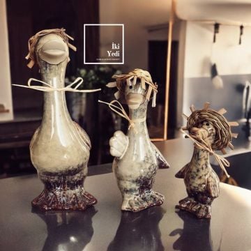 Polly 77-2 Seramik Ördek Ailesi Biblo Seti Hasır Şapkalı Sevimli Hayvan Figürleri, Country Stil Ev