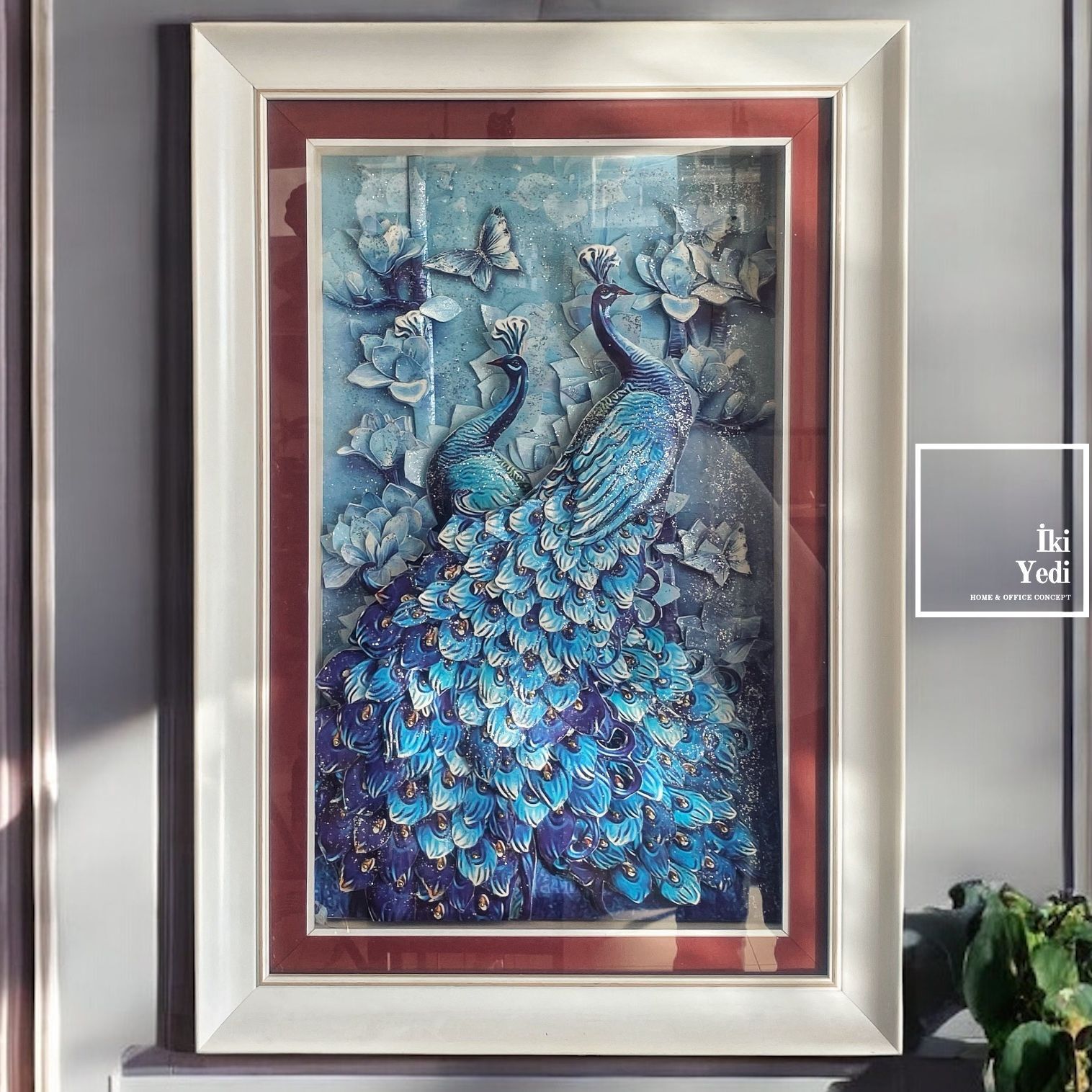 Turkuaz Tavuskuşu Figürlü 58x83 cm Çerçeveli 3D Kağıt Rölyef Tablo – Lüks Duvar Dekorasyonu