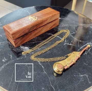 Curtis Pirinç Gemici Düdüğü – Çapa Motifli Silistre Düdük, Gül Ağacı Kutulu Antika Denizcilik Dekoru