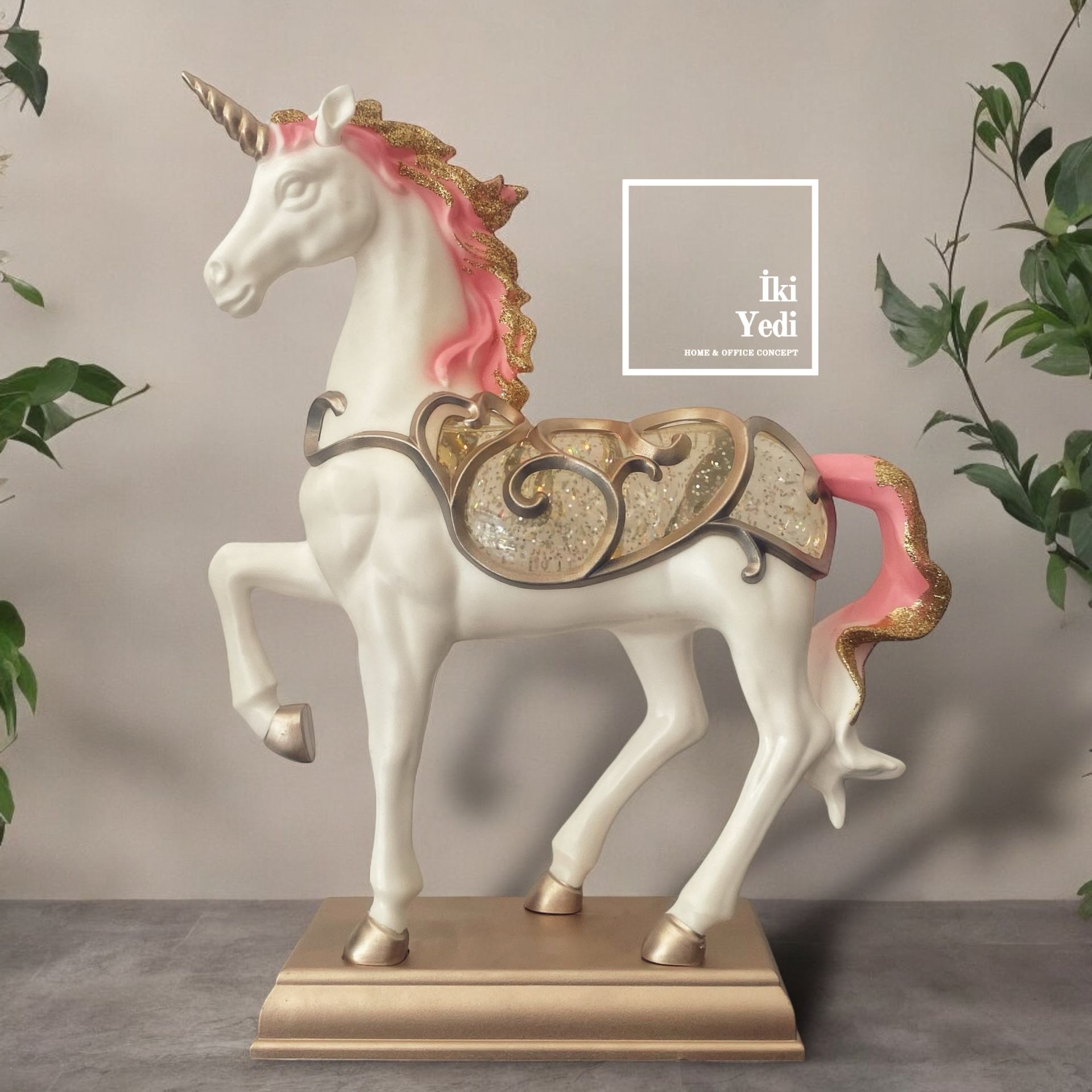 Unicorn Figürlü Işıklı Kar Küresi, Pilli Dekoratif Obje, Yılbaşı ve Özel Gün Hediyelik Eşya