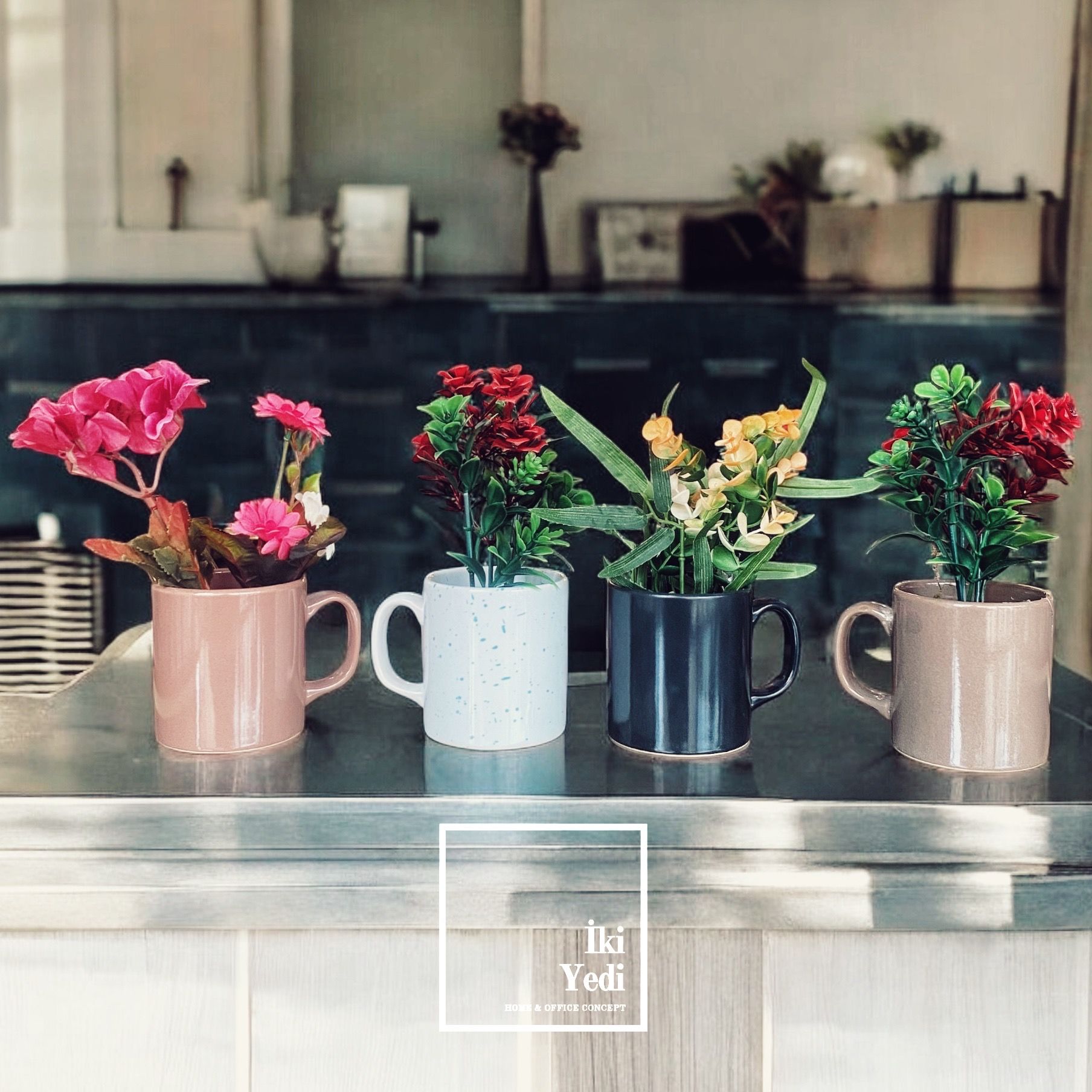 FLW77-1 Kupa Bardakta Yapay Çiçek Seti, Dekoratif Saksı, Masa Üstü Ev Ofis Çiçek Aksesuarı