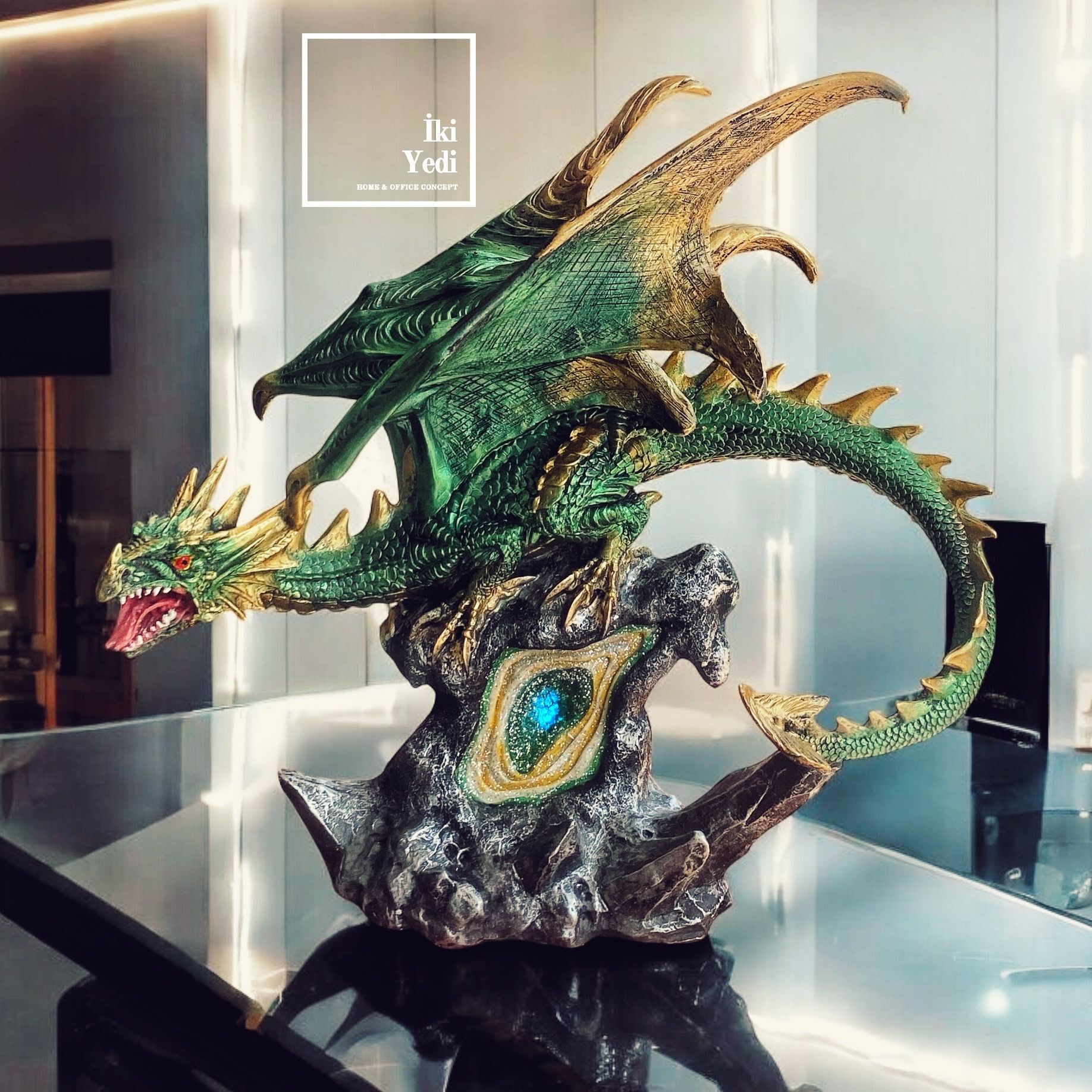 Dragon 77-1 Büyük Ejderha Figürü Ledli Işıklı Dekoratif Yeşil Ejderha Heykeli Fantastik Ofis Dekoru
