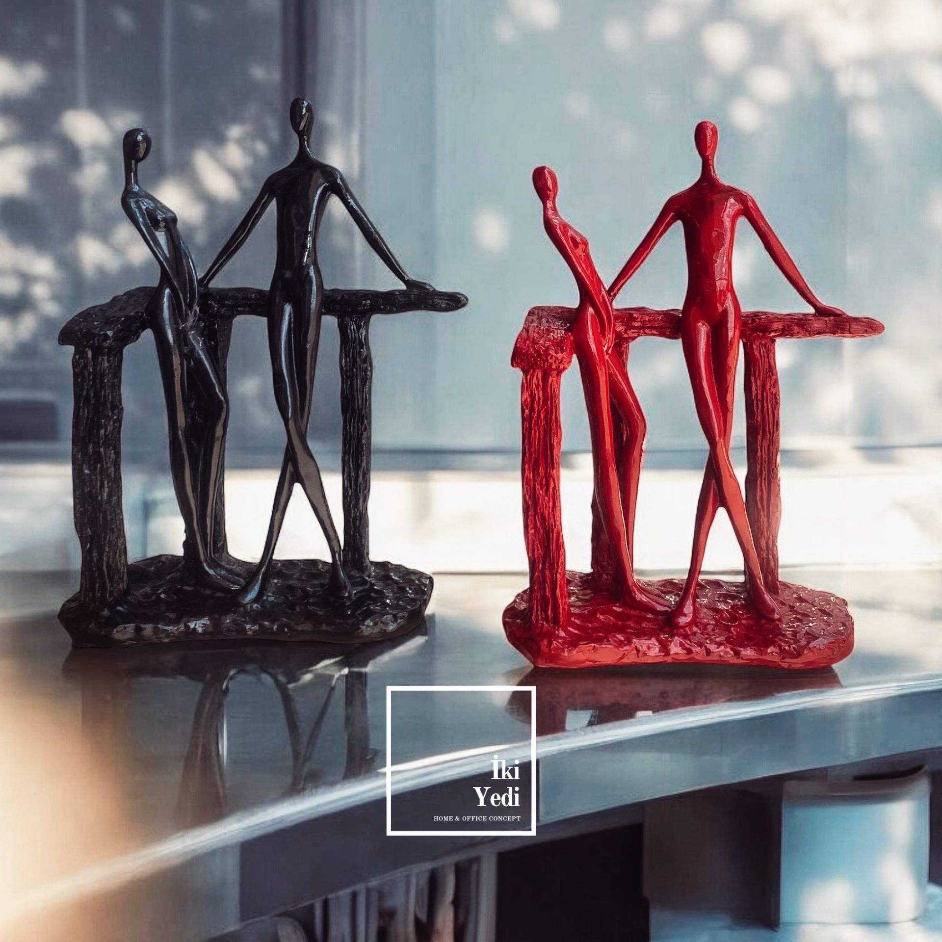 Lovers 77-6 Modern Aşıklar Heykeli | Kırmızı ve Siyah Minimalist Figür | Dekoratif Sevgili Bibloları