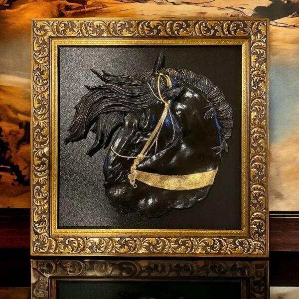 Noirchev Gold Çerçeveli Siyah At Tablosu Kabartmalı Rölyef Tablo Modelleri Ev Duvar Dekorasyonu Ofis Hediyesi Asil Lüks Dekoratif Objeler