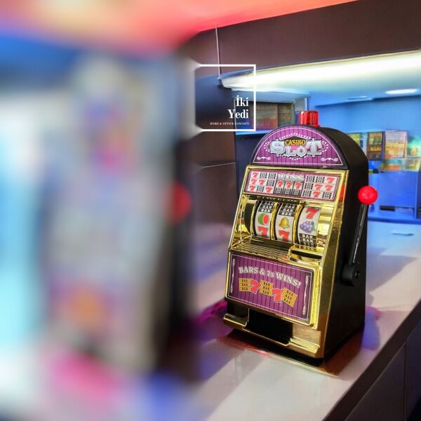 Mini Slot Makinesi Masa Üstü Slot Oyunu Casino Temalı Dekoratif Slot Makinesi Hediyelik 77-2