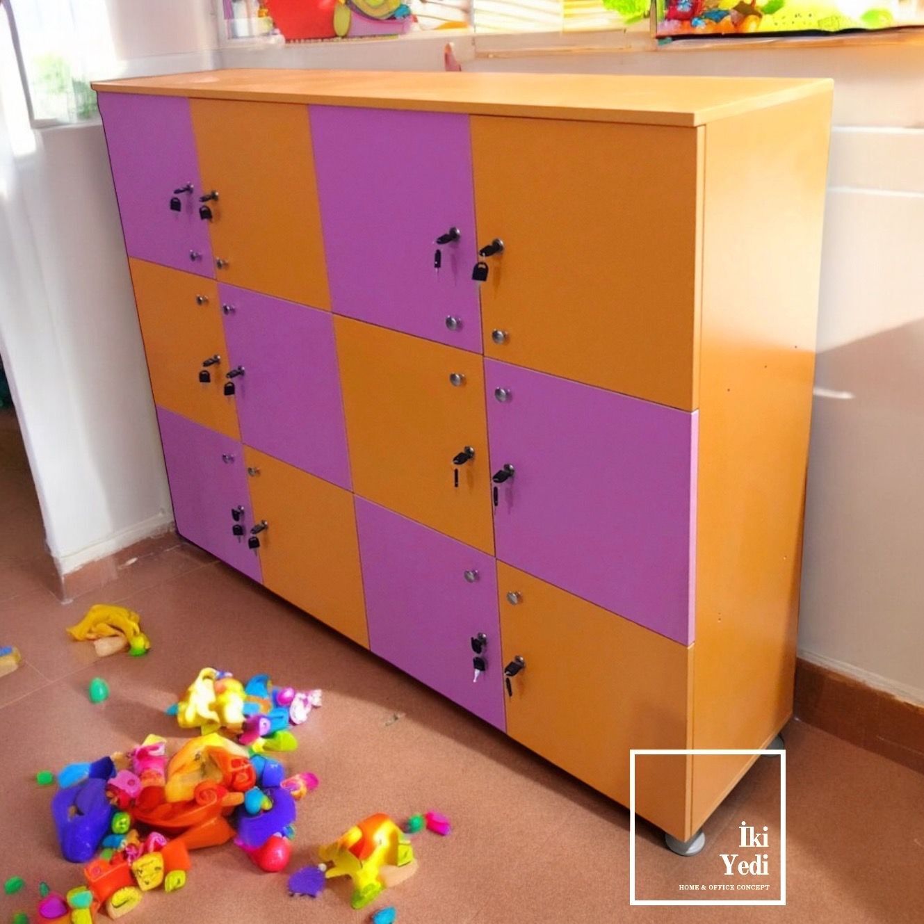 Nexagon-12 Kilitli Kapaklı Dolap 12 Gözlü Emanet Dolabı Öğretmen Dolabı Ofis Büro Okul Mobilyaları Turuncu Pembe Renkli Anaokulu