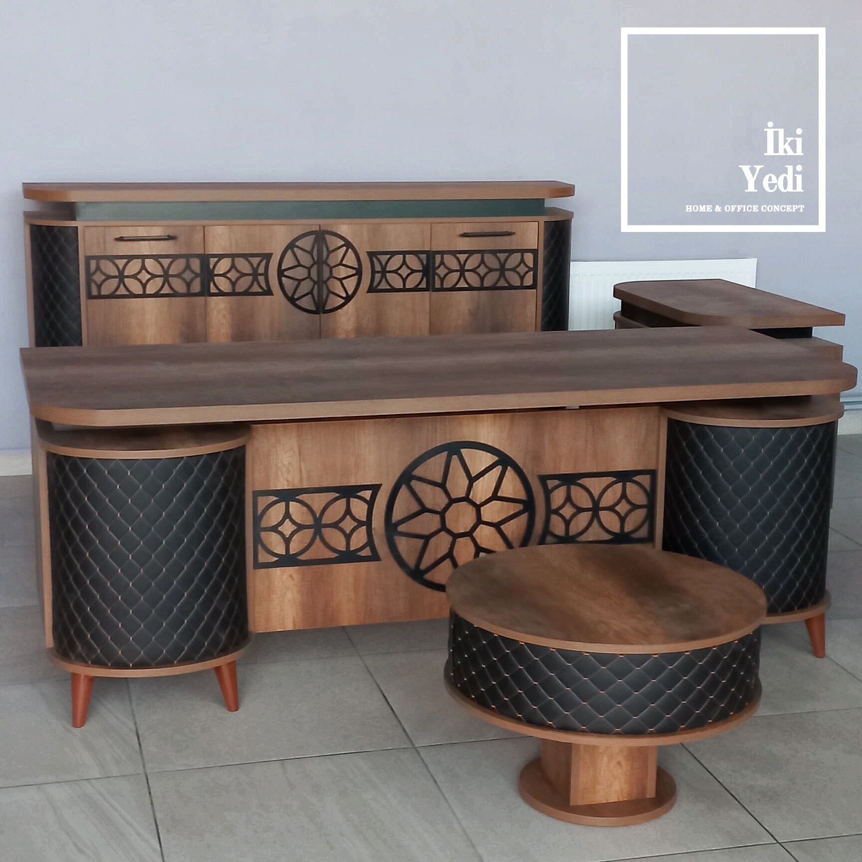 Felinos Yönetici Ofis Takımı – Ahşap ve Deri Desenli Lüks Büro Mobilya Seti Makam Odası Yönetici Masası Grubu Patron Ağır