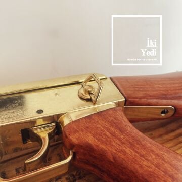 Altın Kaplama AK47 Replika Tüfek Maketi, 87 cm Dekoratif Saldırı Silahı Objesi Ahşap Detaylı Lüks