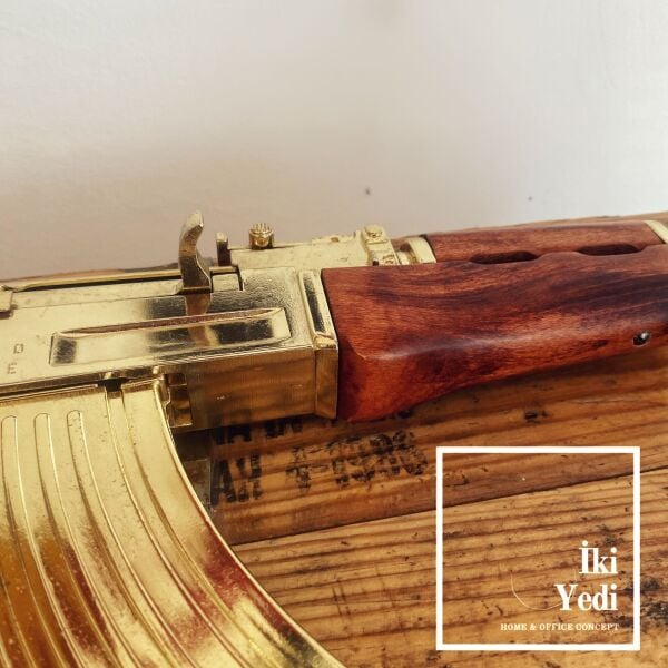 Altın Kaplama AK47 Replika Tüfek Maketi, 87 cm Dekoratif Saldırı Silahı Objesi Ahşap Detaylı Lüks