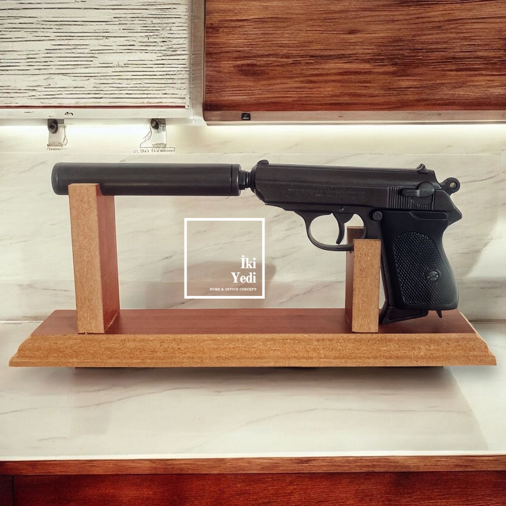 James Bond 1931 Replika Susturuculu Tabanca Maketi, Dekoratif Silah Objesi Ahşap Standlı Lüks VIP