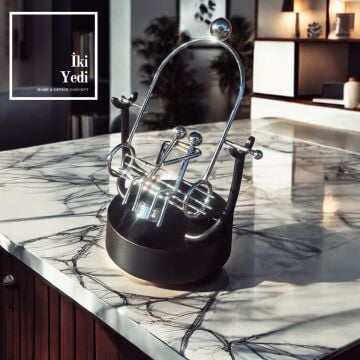 Clooney Pilli Denge Balans Figürü – Hareketli Modern Masaüstü Dekoratif Aksesuar Ofis Hediyesi