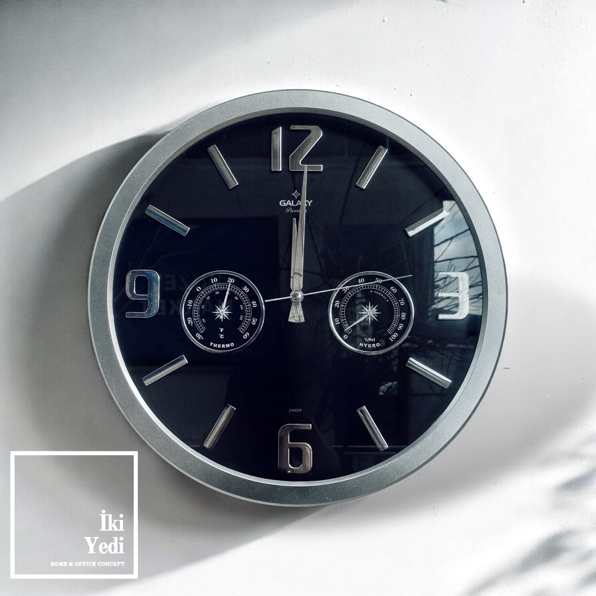 Dereck 40 cm Duvar Saati Termometreli Gümüş Gri Siyah Renk Duvar Dekorasyonu Ev Hediyesi Ofis Hediyelik Eşyalar Dekoratif Objeler Kategori Duvar Saatleri