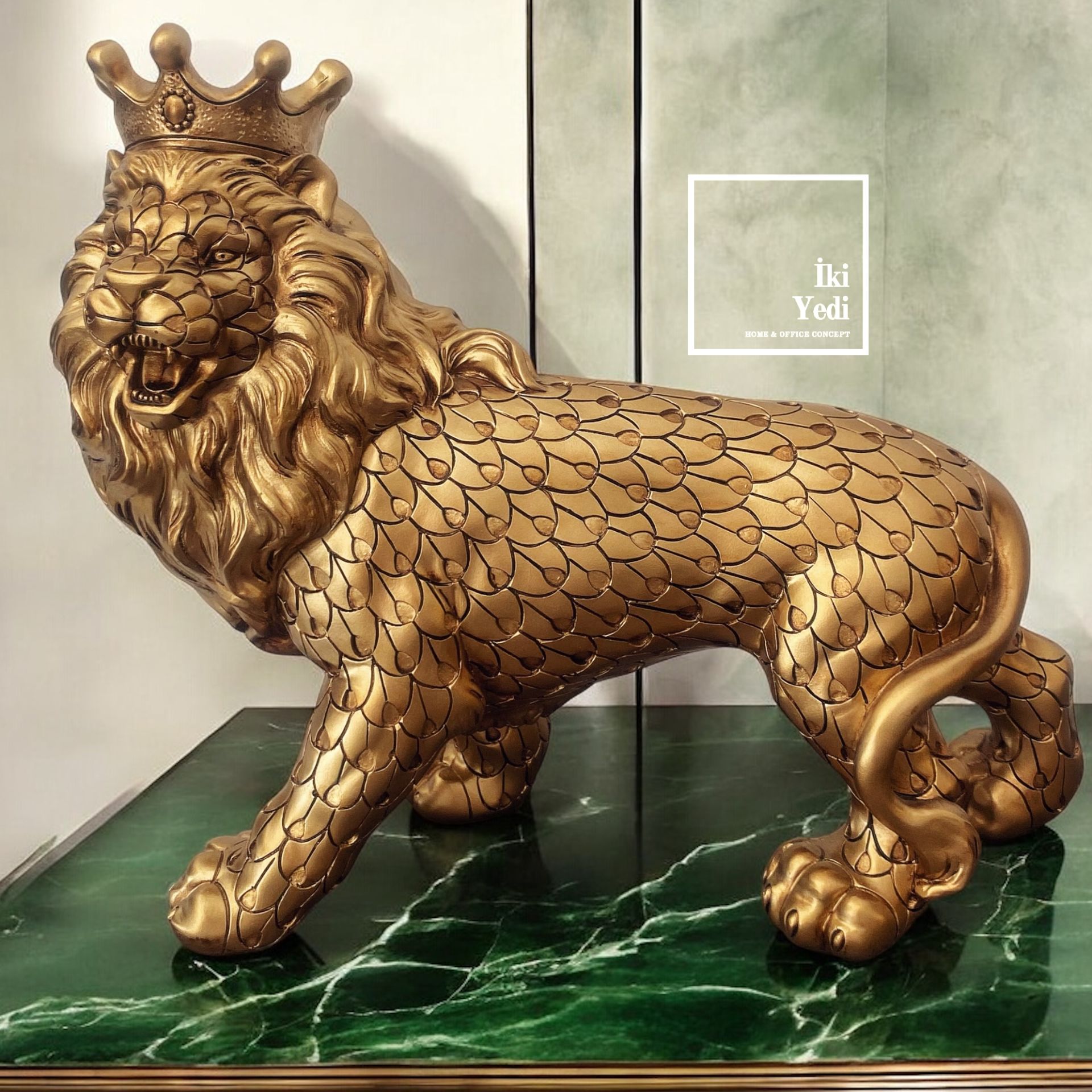 Henry 77-3 Taçlı Aslan Kral Heykeli Dekoratif Biblo Obje Gold Hediyelik Eşya Ev Ofis Büro Hediyesi Aslan Burcuna Dekor